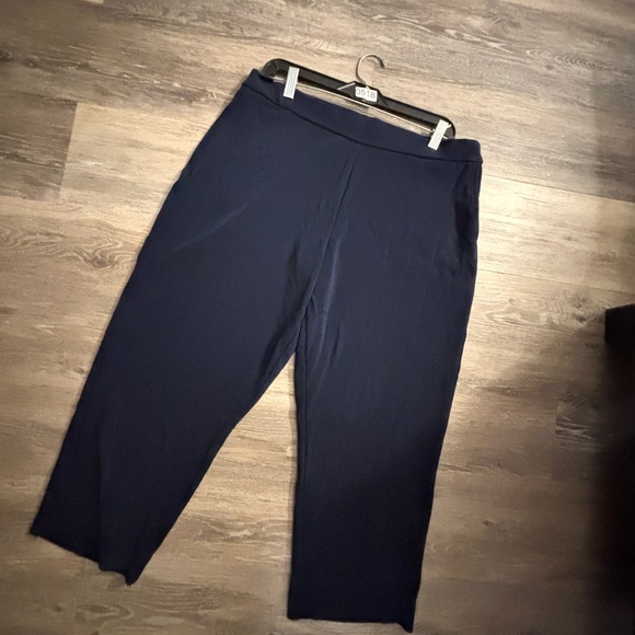 Navy Blue Susan Graver Reg LK Fusion Pull-On Crop Pants Navy Sz L - Picture 2 of 10